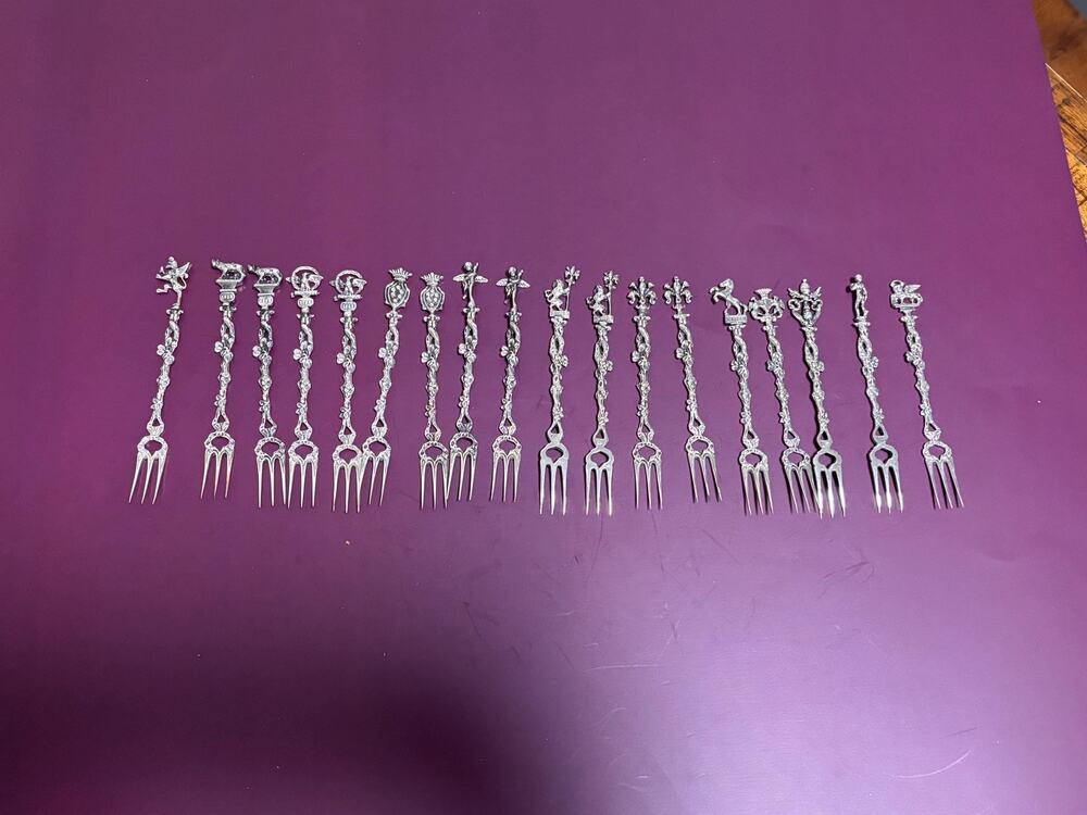 Lot Set of 18 800 Silver 3 Tined Serving Fork with Winged Cherub Figures